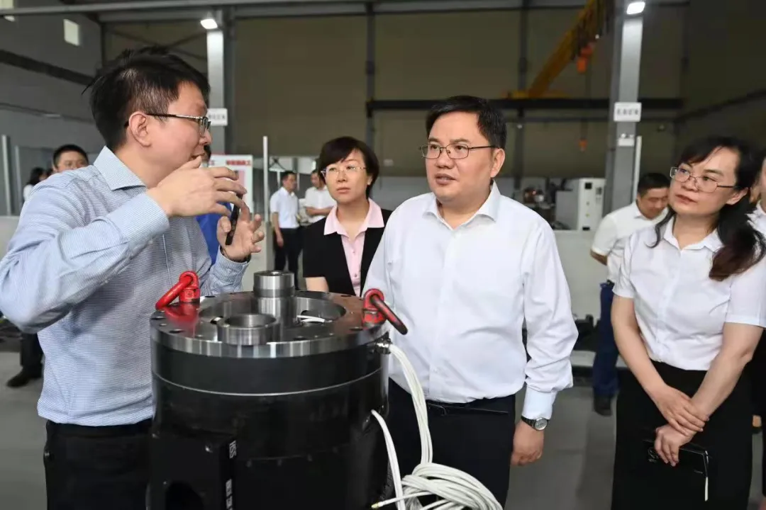 Tang Xiaoping, Secretary of the Shapingba District Committee of Chongqing, and his delegation visited Gaofu Power's Chongqing subsidiary for research and guidance